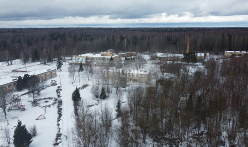 Продажа коммерческой недвижимости по адресу Московская область, Клин городской округ, Подоистрово деревня. Продажа имущественного комплекса. В состав комплекса входит имущество в составе 20-ти объектов, в том числе земельный участок площадью 162 000 кв.м., объявление №КН3058